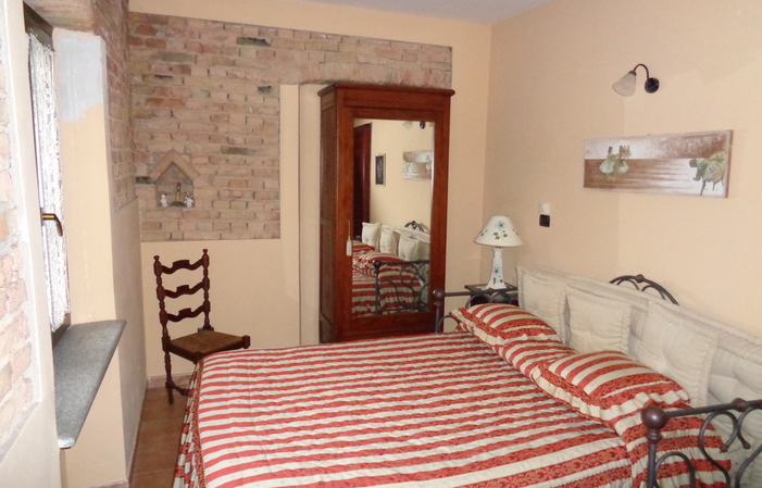 Room 4: Double room with window facing the terrace €80.00