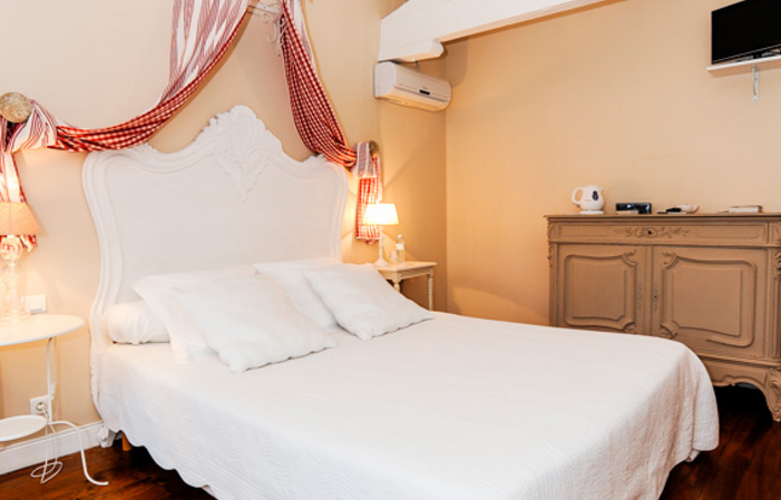 Acabailles Room, Camarsac Castle €120.00