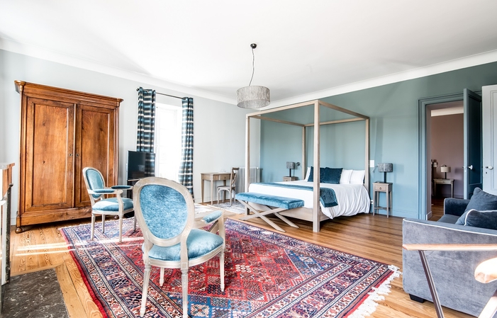 Château 530 m²  - 6 chambres - 15 km de Bordeaux 900,00 €