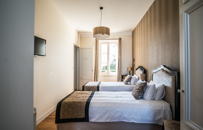 Château 530 m²  - 6 chambres - 15 km de Bordeaux 900,00 €