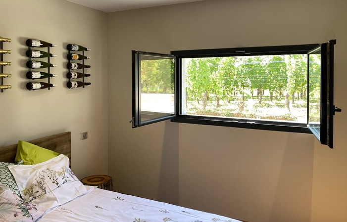 Chambre d’hôtes chez le vigneron alsacien : La Chambre aux Bouteilles au Domaine GUETH 99,00 €