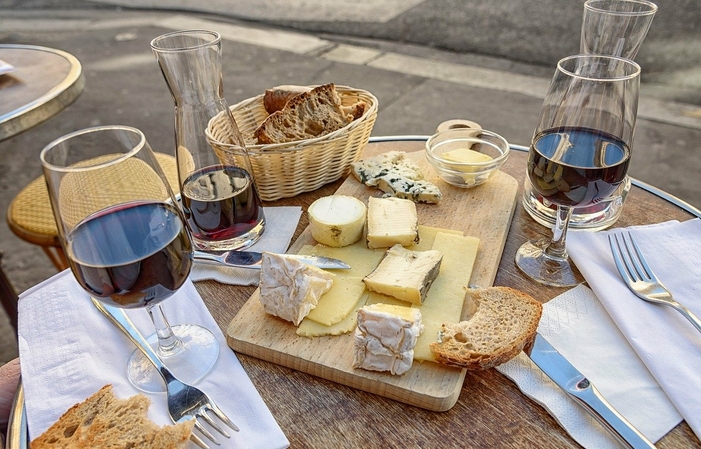 Exceptional wines and cheeses €80.00