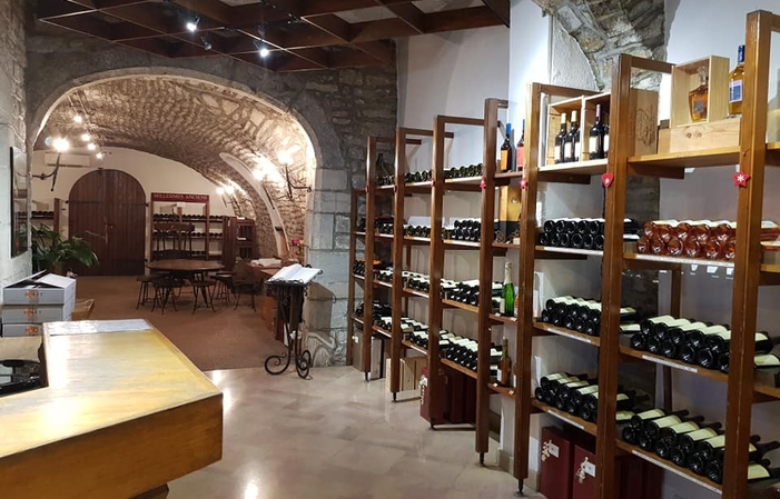 Visit to the vault in Arbois: Rolet estate €1.00