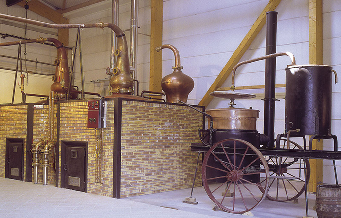 Visit and Tasting at the Menhirs Distillery €1.00